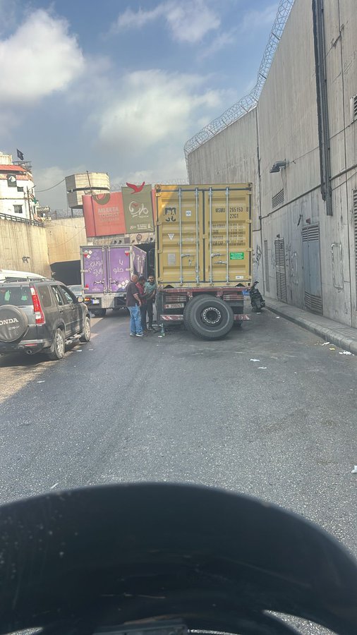 التحكم المروري: تعطل شاحنة أول نفق المطار باتجاه خلدة وحركة المرور كثيفة بالمحلة