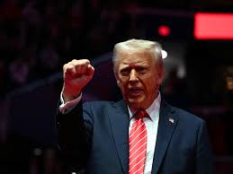 ترامب: إصابة المشتبه به بإطلاق النار قرب البيت الأبيض حرجة