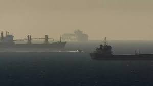 وسائل إعلام إسرائيلية: بلاغ عن إصابة سفينة في 