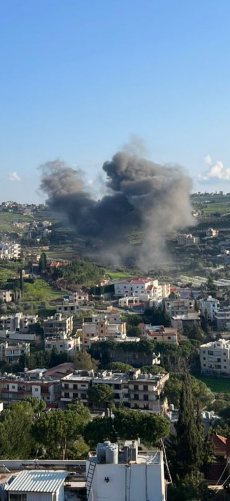 غارة على زبدين مقابل المدرسة الرسمية
