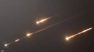 صحيفة "هآرتس": أكثر من 10 صواريخ إيرانية عنقودية انفجرت فوق الأراضي الإسرائيلية