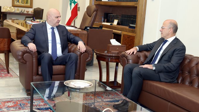 الأوضاع في الجنوب بين عون ومكي