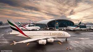 "طيران الإمارات" تعلق إجراءات سفر المغادرين من دبي بسبب سوء الأحوال الجوية