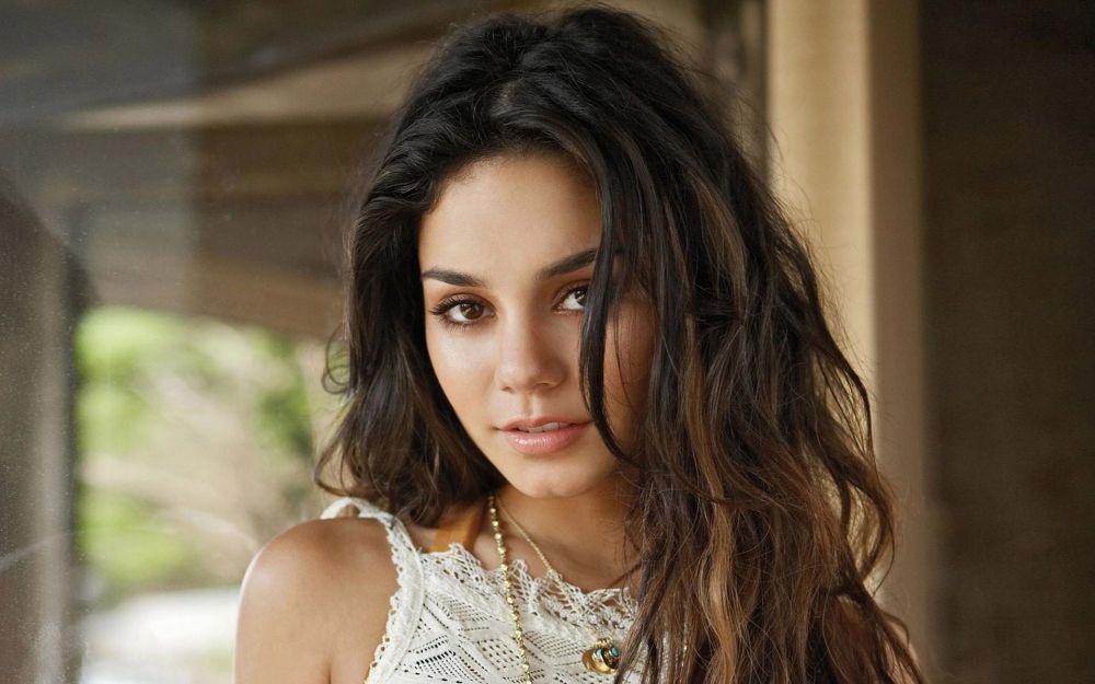 بطلة High School Musical تستقبل طفلها الأول