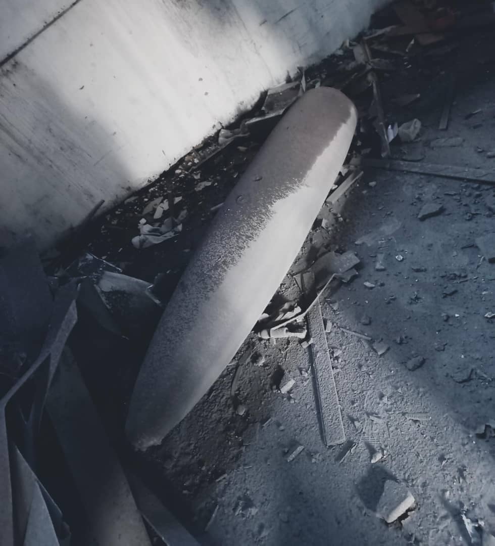 وُجد الصاروخ الأول الذي لم ينفجر والذي استهدف أحد المباني قرب حلويات الإخلاص بين الشياح وعين الرمانة