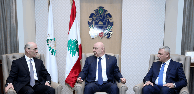 زار المديريتين العامتين لقوى الأمن الداخلي والأمن العام... جوزاف عون: تعب الشعب ويستحق منا التضحية
