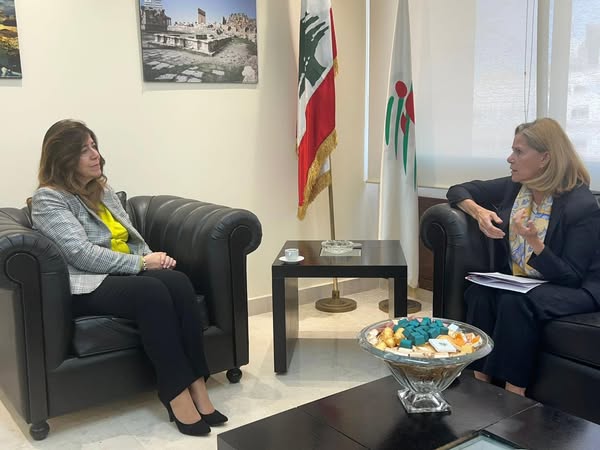 وفد من السفارة الأميركية يبحث سبل التعاون الشبابي والرياضي مع وزيرة الشباب والرياضة  نورا بايراقداريان