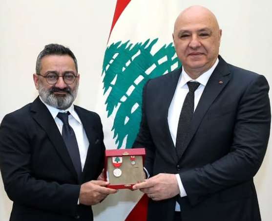 من الرئيس عون إلى جورج خبّاز... وسام الاستحقاق اللبناني الفضي
