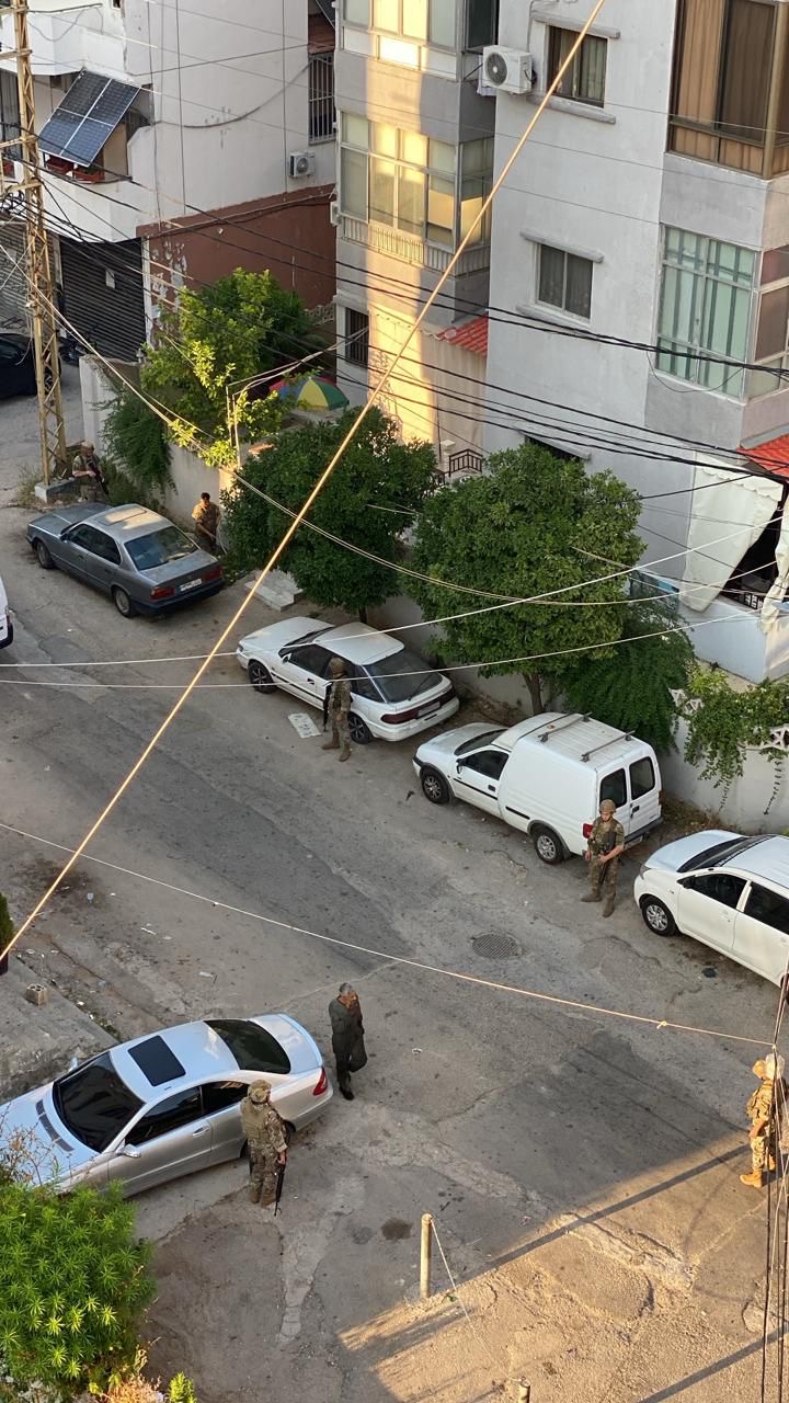 الجيش يداهم مطلوبا في مجمع رستم في كفرجرة