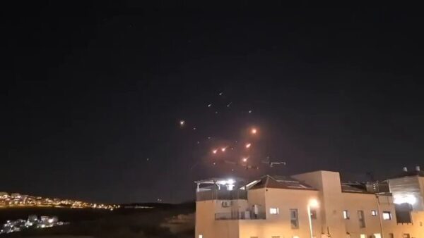 الحرس الثوري الإيراني: استهدفنا منشآت إنتاج وقود المقاتلات ومراكز تزويد الطاقة في إسرائيل بمجموعة من الصواريخ