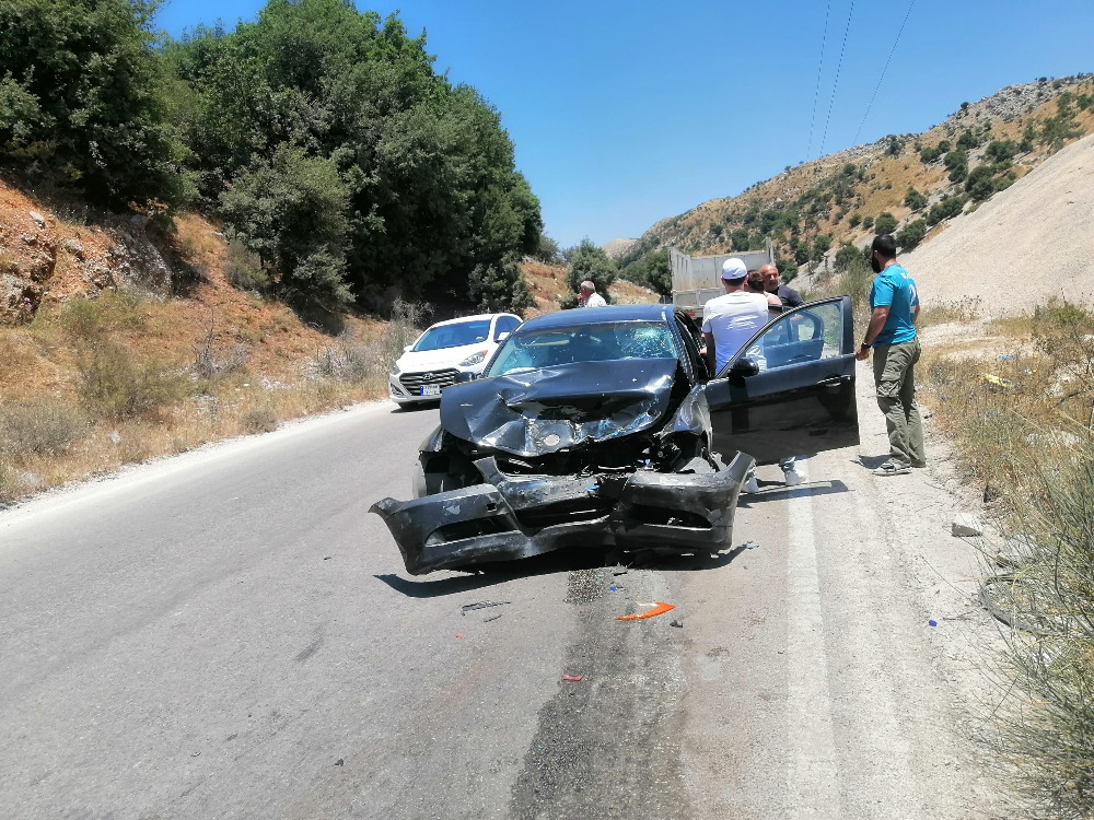 3 إصابات في حادث سير على مفرق السريرة طريق عام جزين-مشغرة