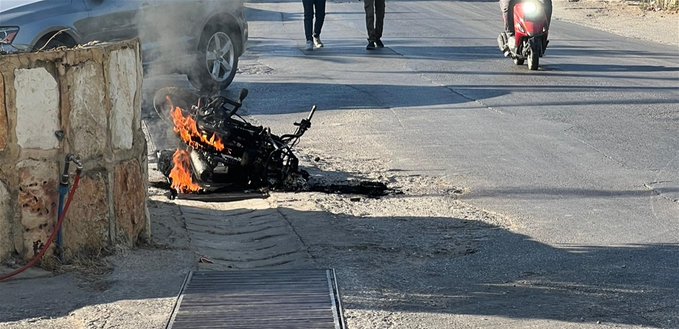 احتراق دراجة نارية عند مفرق البيسارية
