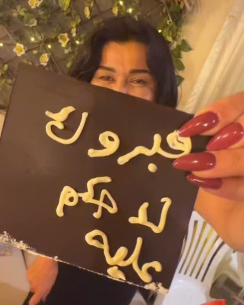 نادين الراسي تخضع للتحقيق وتوقّع تعهّدًا بعدم مخاطبة أدرعي