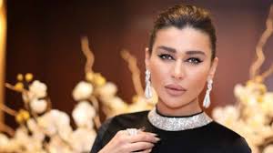 نادين الراسي: الشرّ بس يِكبَر بالإنسان بيعميه...