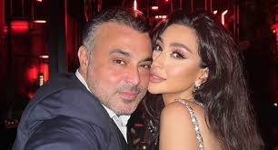 جيسي عبدو مع زوجها خلال لحظات ممتعة