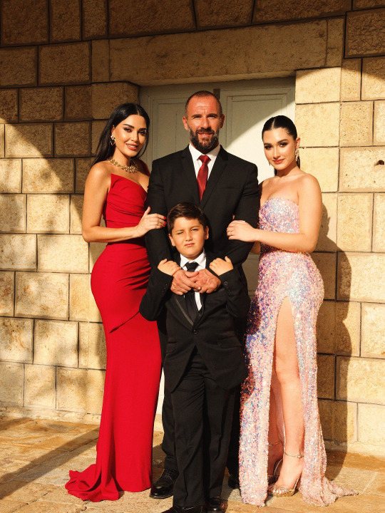 سيرين عبد النور مع عائلتها في حفل زفاف إبن أختها