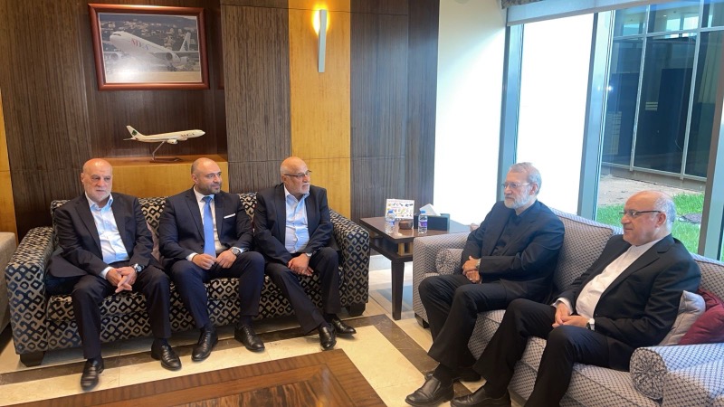 وصول لاريجاني إلى بيروت ومناصرو الحزب على طريق المطار لإستقباله