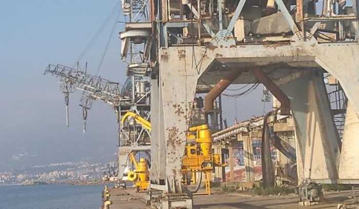 مرفأ بيروت: الحريق في المرفأ ناتج عن عطل أصاب مولداً كهربائياً على متن باخرة فارغة ومحجوزة والاضرار مادية