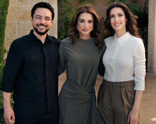الملكة رانيا تحتفل بعيد ميلادها الـ55 وسط تهاني العائلة الملكية والشعب الأردني