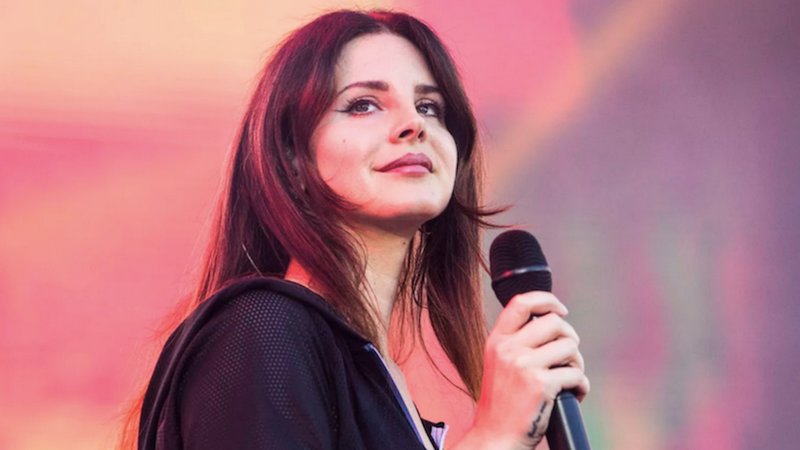 لانا ديل راي تنفي خضوعها لجراحة تجميلية