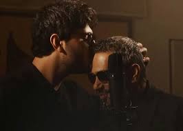 محمد شاكر يعلن تعليق حفلاته بعد تسليم والده فضل شاكر نفسه