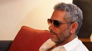 فضل شاكر أمام القضاء: بداية محاكمة مرتقبة بعد عقد من الغياب