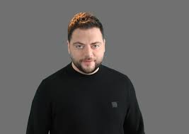 عملية جراحية دقيقة لعامر زيّان