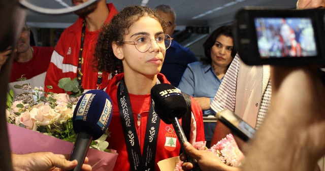 استقبال تكريمي لبطلة المواي تاي حلا مكداشي لإحرازها الميدالية الفضية في آسياد الشباب بالبحرين