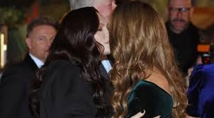 كيت ميدلتون وجيسي جي تتشاركان لحظة مؤثرة كناجيتين من السرطان خلال العرض الملكي في لندن