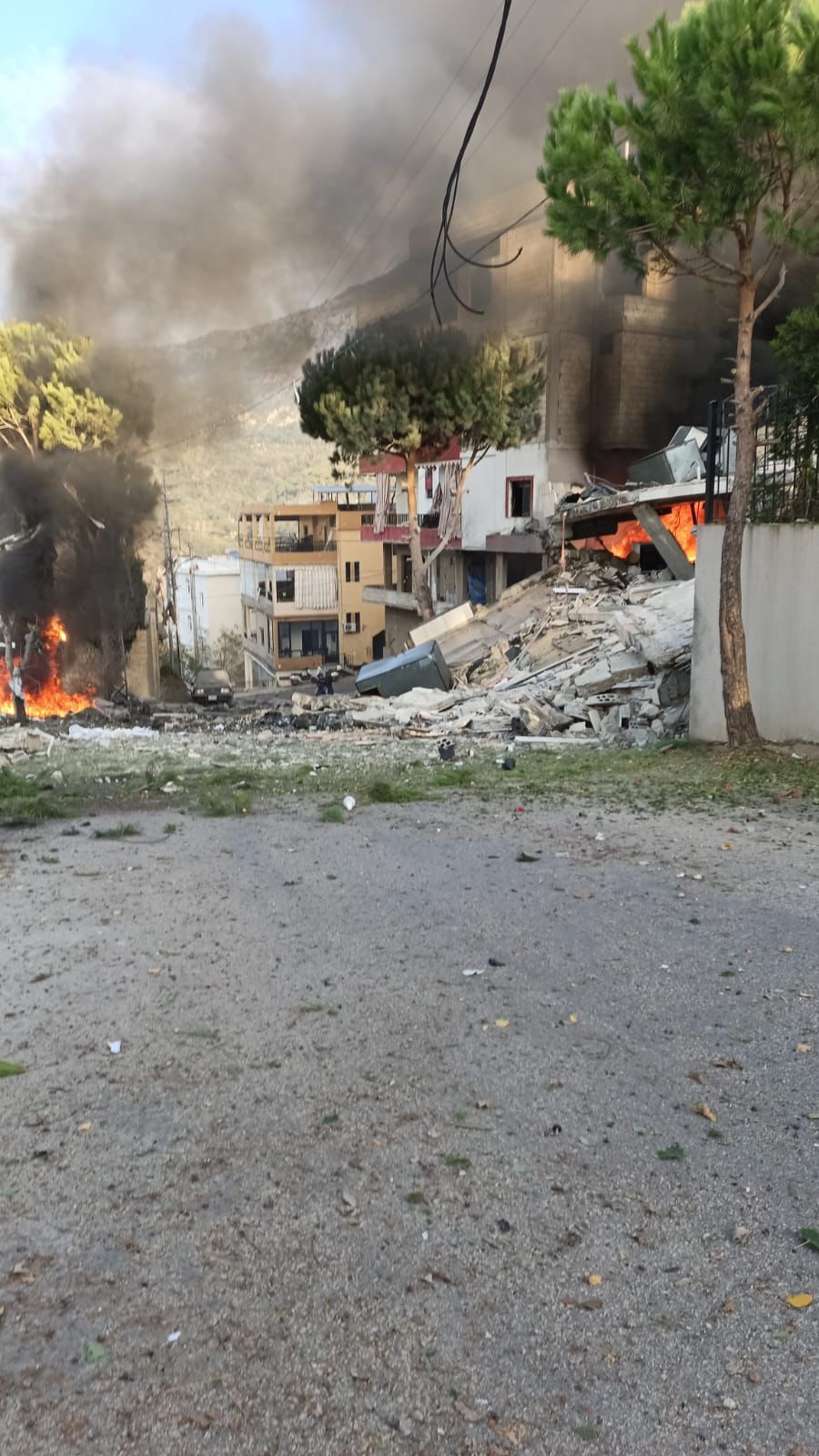 الدمار جراء الغارة على جباع