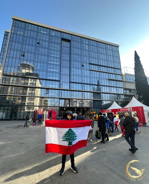 بالعلم اللبناني دخل أنطوني جايمس أبو عزيز إلى قاعة بطولة UCMAS بحضور المسؤولة سحر حرب مثال المرأة اللبنانية