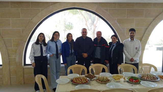 مسعد يعاين أهله في ريمات بحملة طبية مجانية