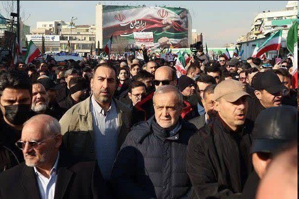 من مشاركة الرئيس الإيراني في المسيرات المؤيدة للحكومة في طهران
