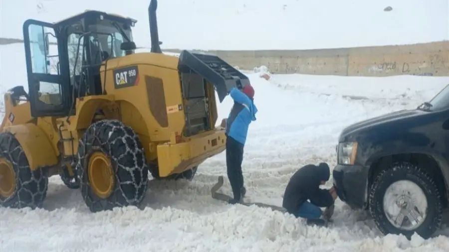 ديب: جرافات وزارة الاشغال انقذت سيارات حاصرتها الثلوج وتحذيرات من سلوك الطرقات الجبلية في جرد القيطع والهرمل