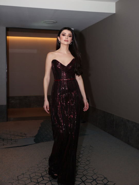 ماريتا الحلاني خلال حفل Joy Awards من تصميم إيلي صعب