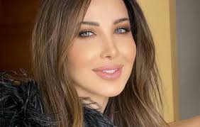 #نانسي_عجرم باتّجاهها نحو حفل #JoyAwards والجمهور يستقبلها: أحمل حبّكم معي... في طريقي