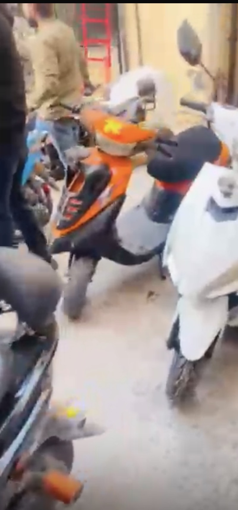 فيديو يظهر كمّيّة #الدراجات المسروقة في #صيدا