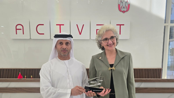 كرامي بدأت زيارتها إلى دولة الإمارات وجالت على مدرسة حكومية والمعهد التقني