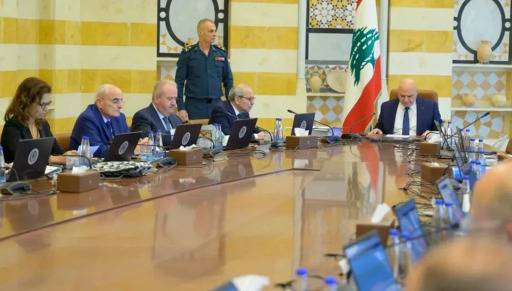 انتهاء جلسة مجلس الوزراء واقرار ٦ رواتب اضافية للقطاع العام