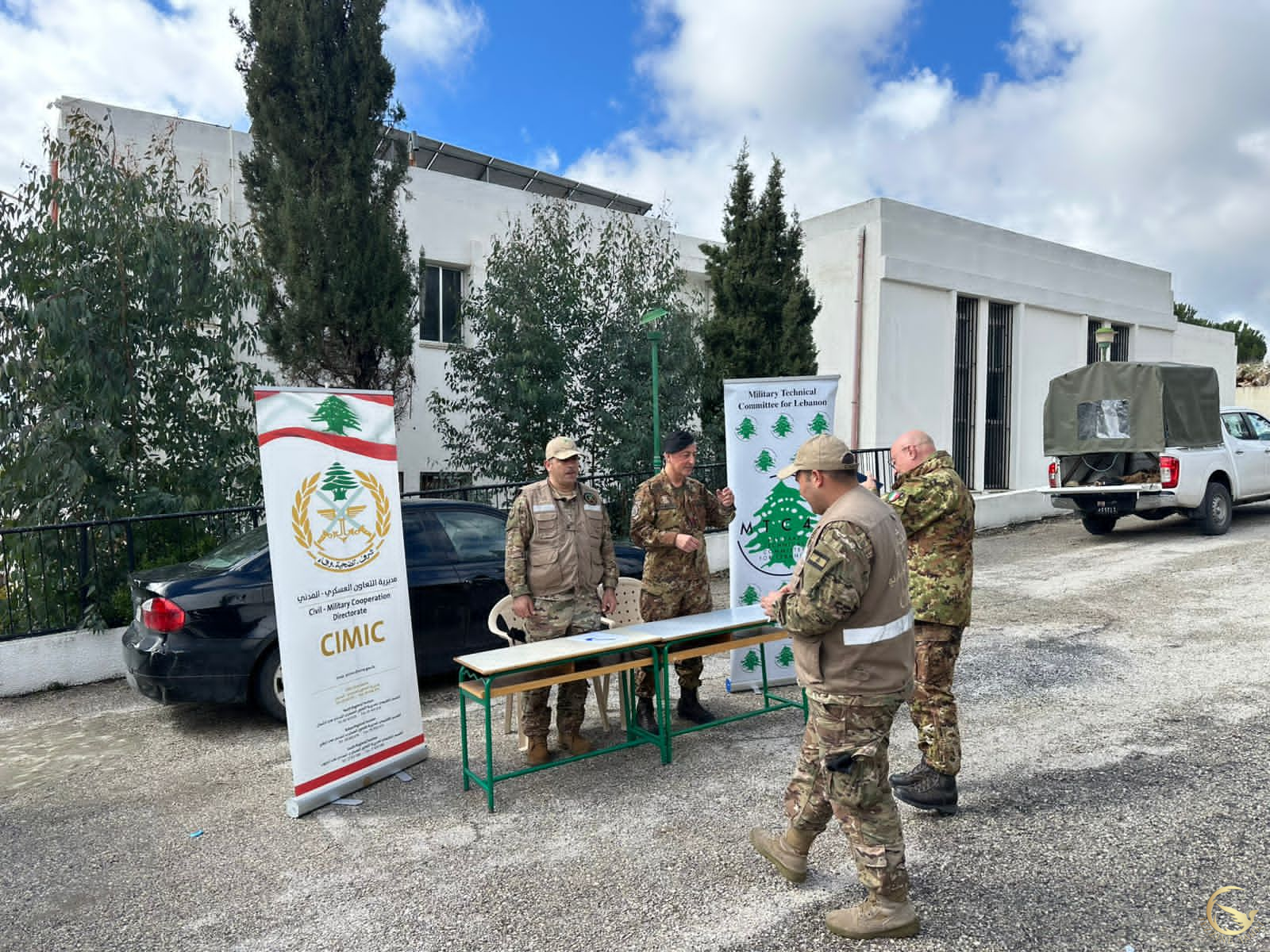 (بالصور) جزين تحكي: الجيش اللبناني ينسج علاقة ثقة بصمت مع أهالي جبل الريحان... حصص غذائية وحقائب مدرسية وقرطاسية!