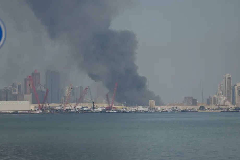 وزارة الدفاع الإماراتية: دمرنا 132 صاروخا ايرانيا و5 صواريخ سقطت في البحر