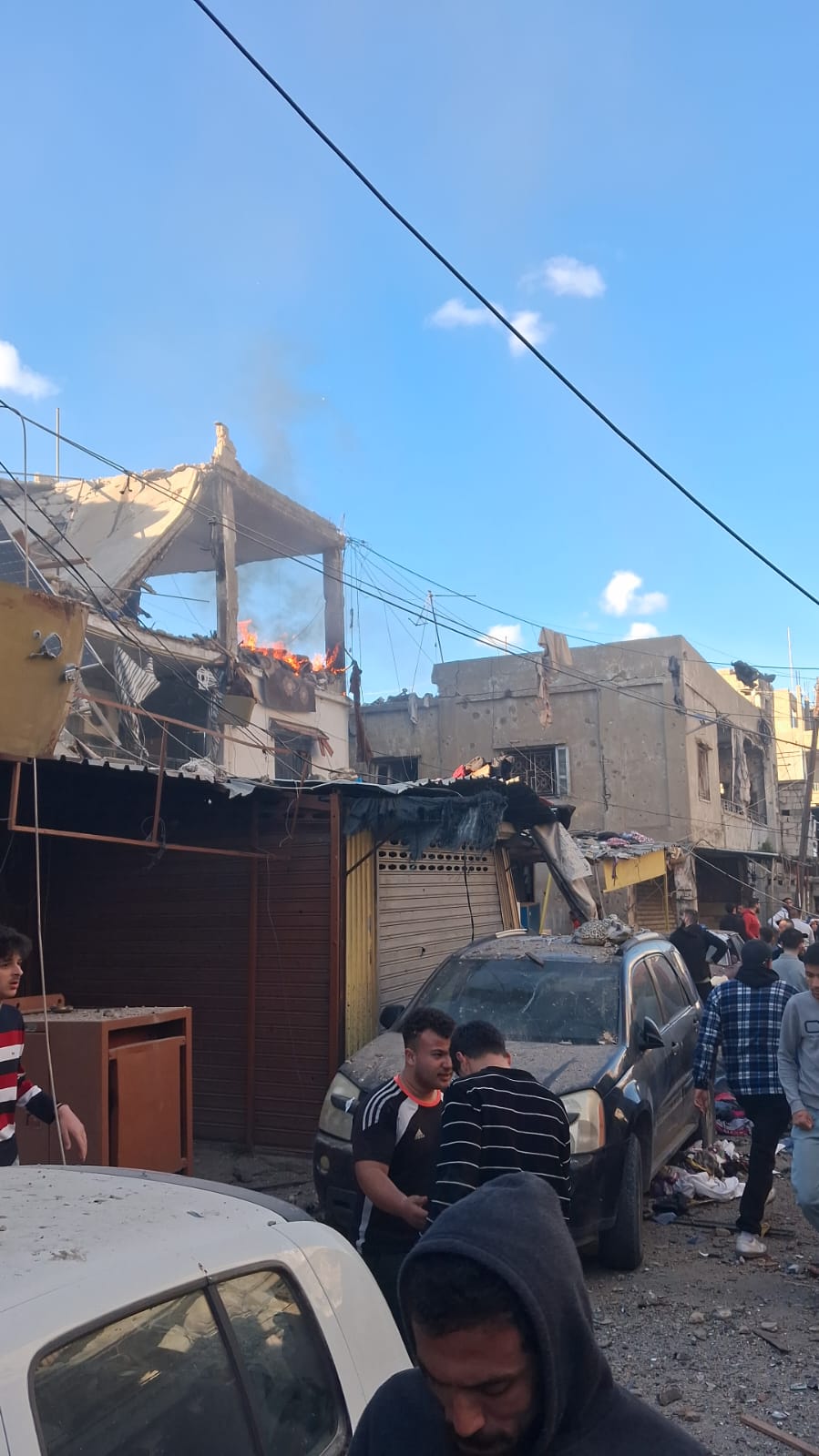 الغارة في عين الحلوة في حي الطوارئ