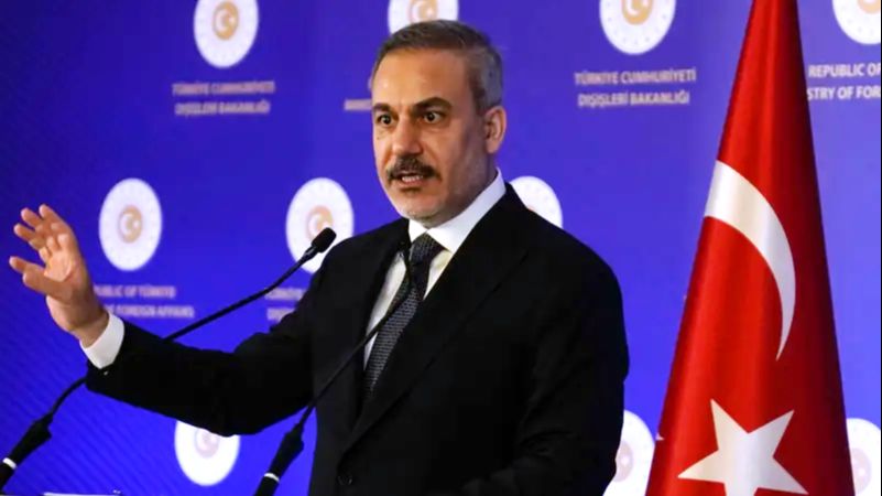 رويترز عن وزارة الدفاع التركية: صاروخ باليستي أطلق من إيران دمر بواسطة أنظمة دفاع تابعة للنيتو شرق المتوسط
