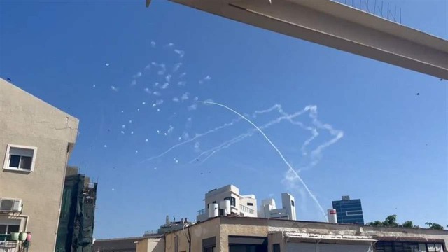 إطلاق صواريخ اعتراض على صاروخ إيراني شمالي إسرائيل