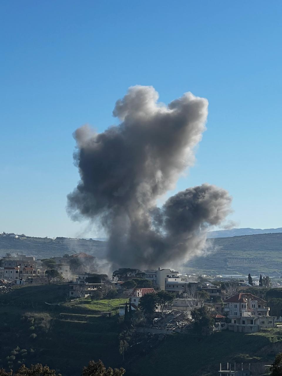 غارة عنيفة جدا على عريض دبين