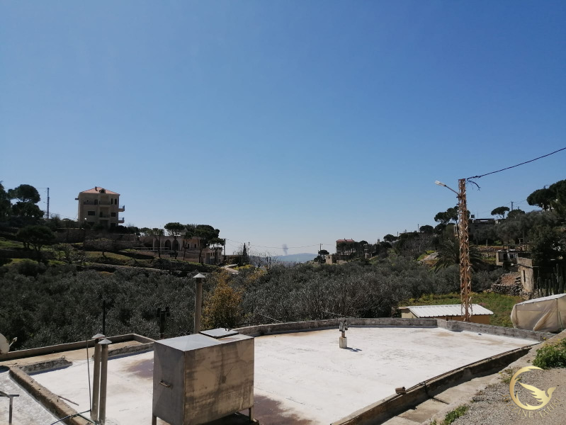 غارة عنيفة على الخيام