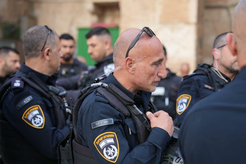 الشرطة الإسرائيلية: إصابة مباشرة من صاروخ برأس حربي متشظي يزن 100 كجم