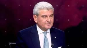 وزير الصناعة جو عيسى الخوري قبيل بدء جلسة مجلس الوزراء: لا تراجع عن القرار و"ما حدا بدو يدافع عن ايران"