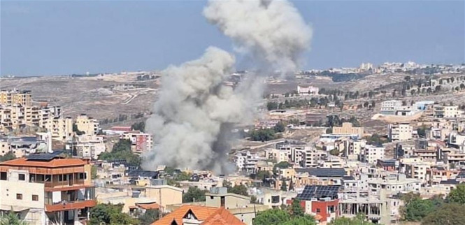 غارة على منزل في حي عين السفلة في عبا