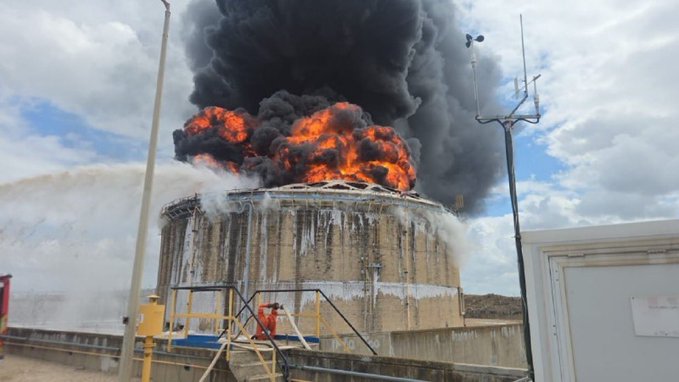 قناة 12 الاسرائيلية: مصفاة حيفا تحترق